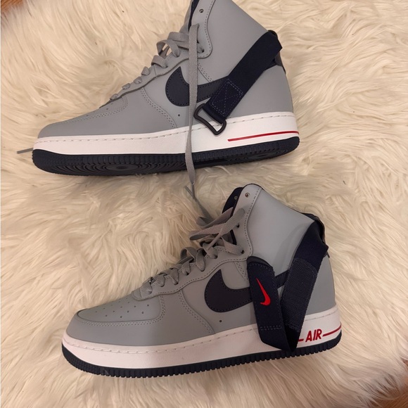 Nike Gray and Black High-Tops with Red Detail - Picture 3 of 7